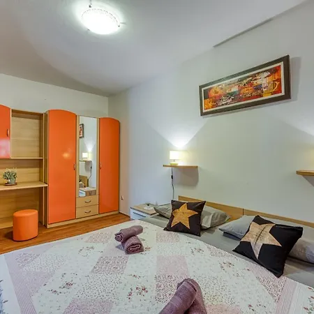 Pleasure Apartment *